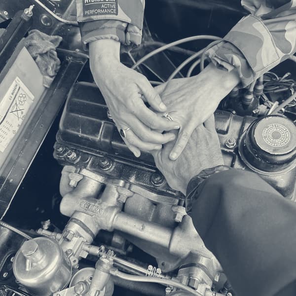 A capable climber, and excellent hand warmer. Stelvio passed. #TriumphTR #classiccarroadtrip #10CR #TS2 #trreg